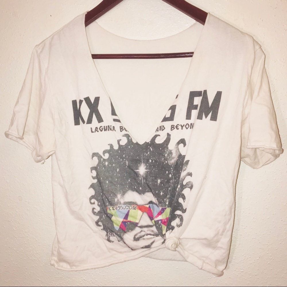 Cut crop “party” tee